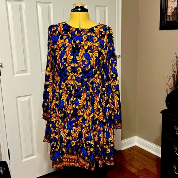 Fit and flare beautiful dress. - Picture 1 of 6